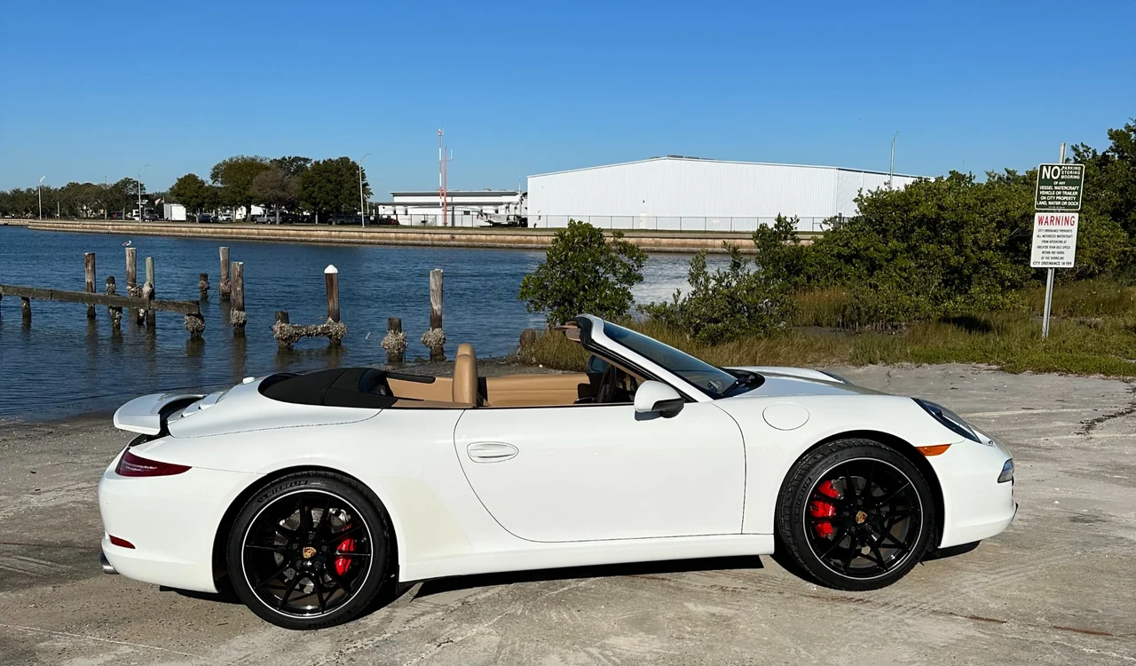 Porsche 911 Convertible reference photograph, view 2